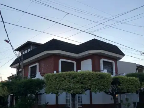 CASA PH DE 5 AMBIENTES EN EXCELENTE CONDICIONES