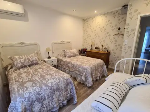 Complejo en venta - 4 Dormitorios 4 Baños - Cochera - 540Mts2 - Monte Hermoso