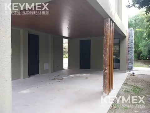 Casa 4 ambientes con 5 baños