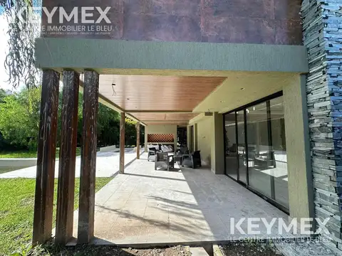 Casa en Venta con 8 cocheras