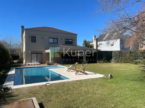 Casa Chalet  en Venta en Septiembre, Escobar, G.B.A. Zona Norte