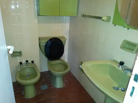 3 AMBIENTES AMPLIOS AL FRENTE SOBRE AVDA. MITRE