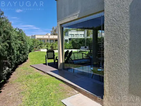 Casa en Venta con 3 cocheras