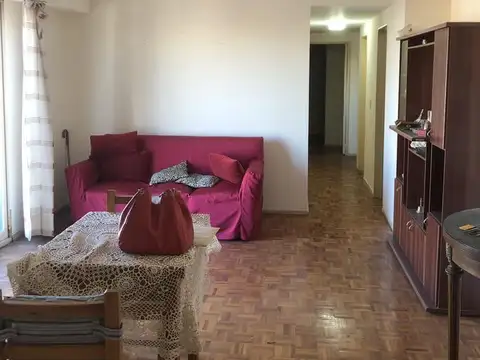 Departamento de 3 ambientes con balcón - Lateral
