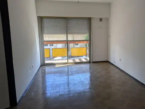 Departamento dos ambientes con balcón
