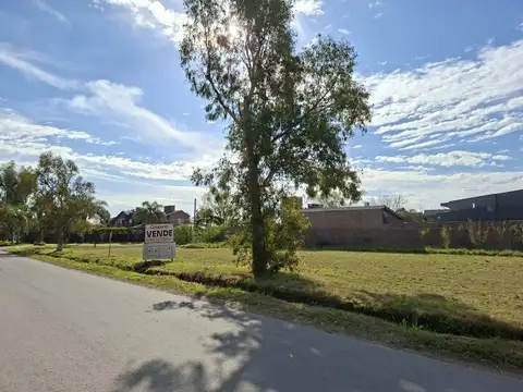 Terreno en venta, sobre esquina, barrio Los Solares, Funes.