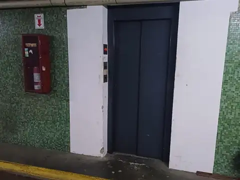 Avenida Corrientes e/ Esmeralda y Maipu