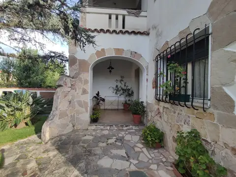 Casa 6 ambientes con 3 baños