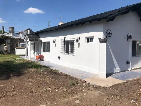 Casa 4 ambientes con 2 baños