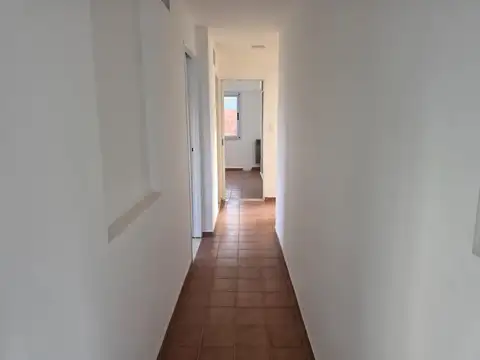 Casa en Alquiler con 5 cocheras
