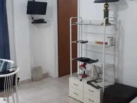 Alquilo Temporario en Almagro . Amplio Departamento de 2 Ambientes, al frente. 2 PAX