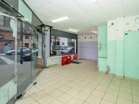 Local en Venta 64 años