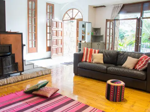 Casa en Venta con 4 cocheras