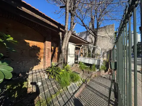Casa en venta 6 ambientes, Banfield.