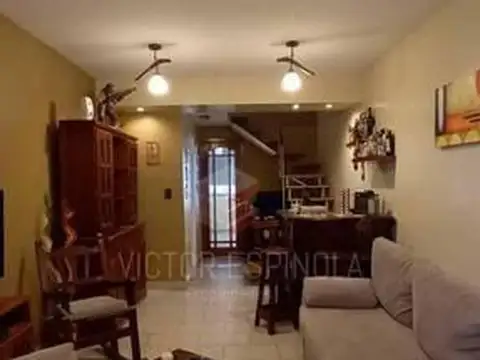 CASA TRIPLEX de 4 ambientes en VENTA, Martin Coronado