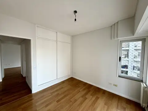 Espectacular departamento con cochera en alquiler, ubicado en Olivos con vista al Río.