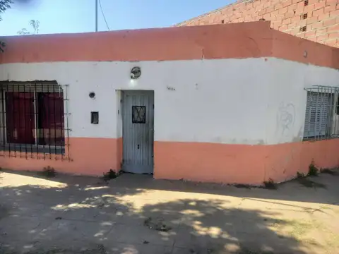 Casa en esquina para reformar a media cuadra de Av. Gorriti zona norte Santa fe Capital