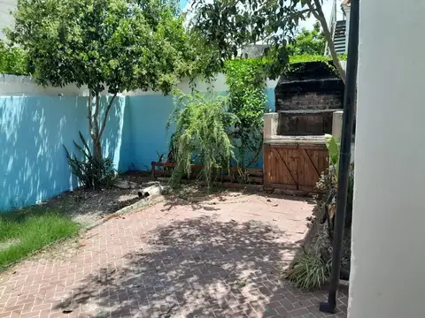 Casa 7 ambientes con 1 baño