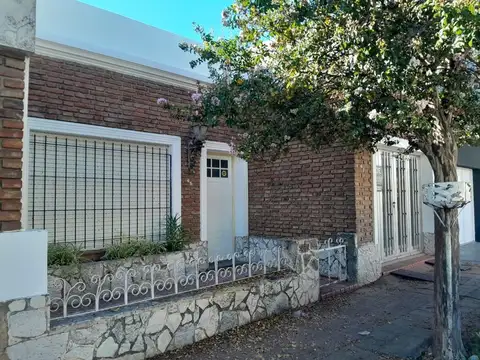 VENTA CASA, 2 DORMITORIOS, BARRIO ITURRASPE