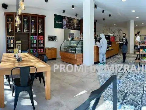 Av. San Martín al 2400 esquina Camarones