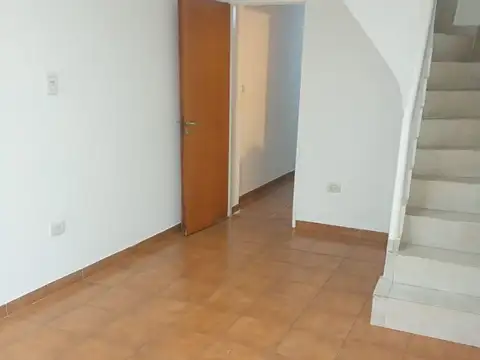 Depto Tipo Casa en Alquiler de 3 ambientes