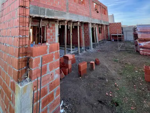 Casa 4 ambientes con 3 baños