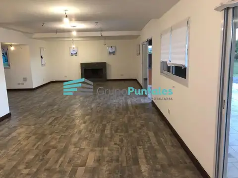 Casa en El Principado con 4 dormitorios y playroom con fondo a laguna. Alquiler o Venta