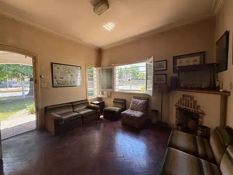 Casa 2 ambientes con 1 baño