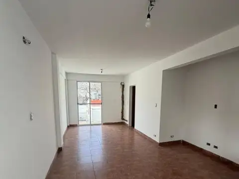 MONOAMBIENTE C/FRENTE CON BALCON COCINA INTEGRADA LUMINOSO