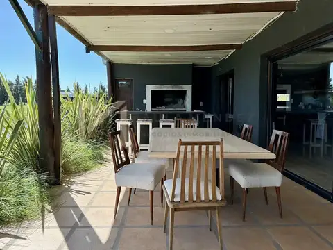 Casa en Venta en El Cazal, USD 228.000