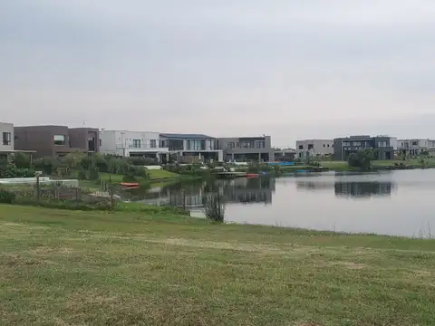 Lote con Vista a La Laguna en Santa Ana