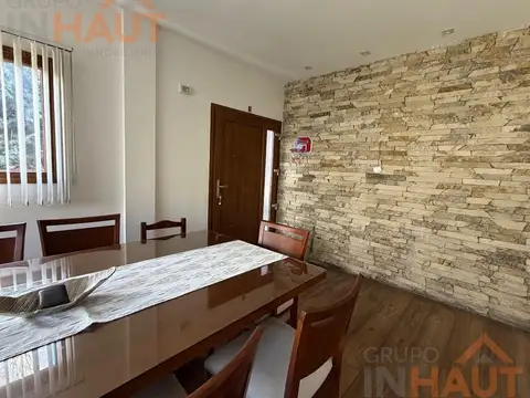 Casa 6 ambientes con 2 baños