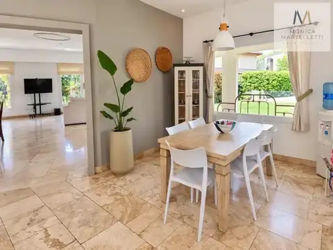 Casa 5 ambientes con 2 baños