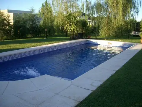 Casa amueblada - Piscina climatizada -Barrio Cerrado Santa Ana