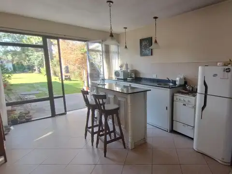 CASA ZONA RESIDENCIAL, CON 716 M2 DE PARQUE