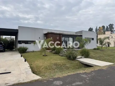 Venta de Casa 5 Ambientes en Fincas de Álvarez - Francisco Álvarez, Moreno