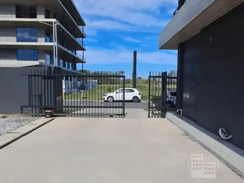 Venta de Oficina en  Fisherton con cochera. Tierra Nueva.  Posesion inmediata
