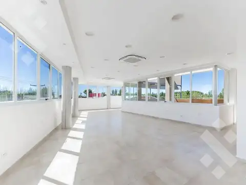 Alquiler oficinas en dos plantas- frente de ruta 22- Cipolletti