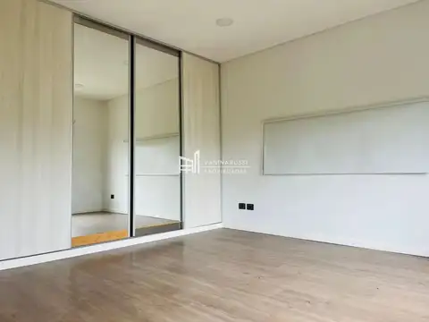 Casa en Venta con 6 cocheras