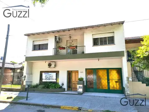VENTA CASA 4 AMBIENTES CON PILETA Y GRAN FONDO – VILLA ADELINA - APTO CREDITO