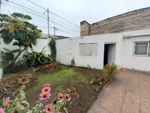 Depto Tipo Casa 2 ambientes con 1 baño