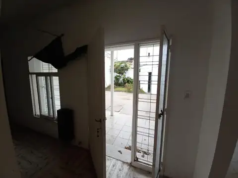 CASA TALLER Y VIVIENDA DE 1 DORMI EN VENTA EN B° MARECHAL