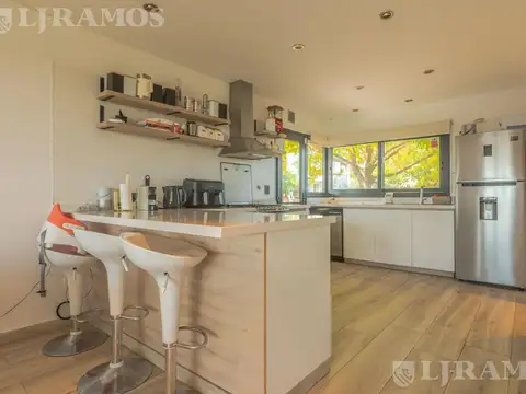 Casa en Venta con 5 cocheras