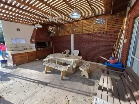 VENTA CASA JOSE C PAZ CON PILETA