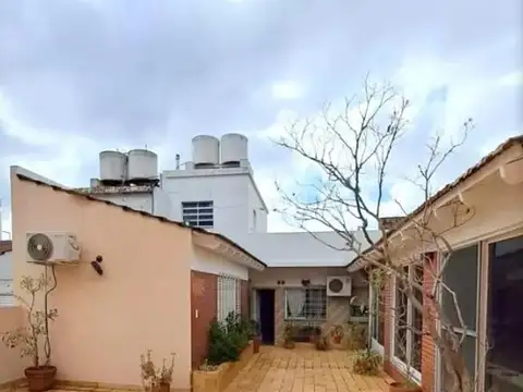 Casa 4 ambientes con 5 baños