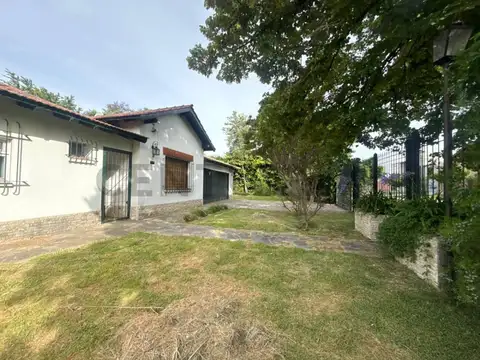 170 entre 43 y 44 - CASA EN VENTA