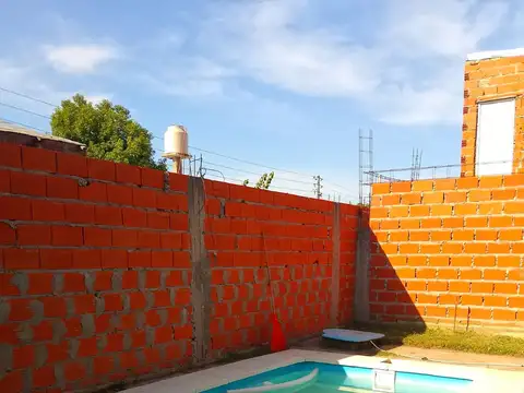 VENTA CASA 4 AMBIENTES C/ PILETA - JOSE C PAZ