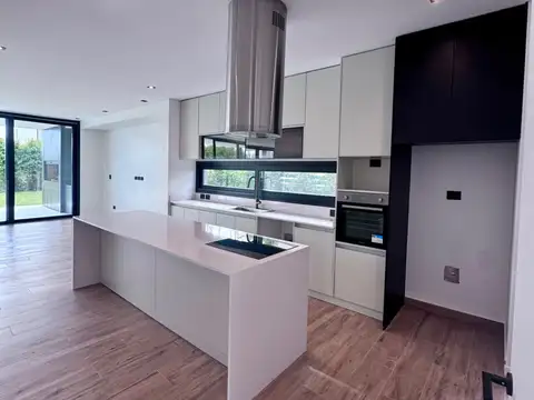 Casa 5 ambientes con 3 baños