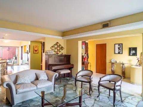 Casa de 5 Ambientes con parque y pileta en Villa Urquiza