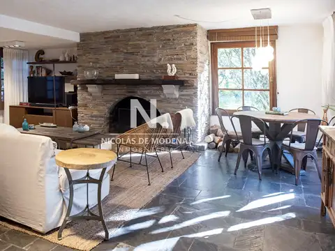 Casa 8 ambientes con 6 baños